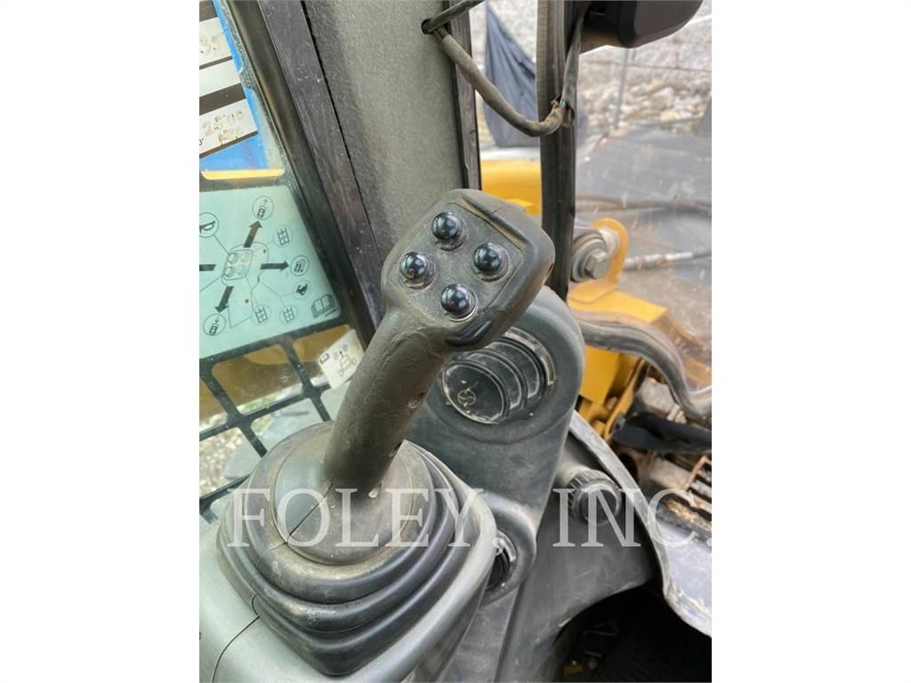 CAT 272D2 Skid steer loaders