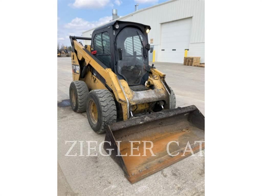 CAT 272D2 Skid steer loaders