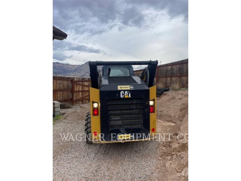 CAT 272D2 Skid steer loaders