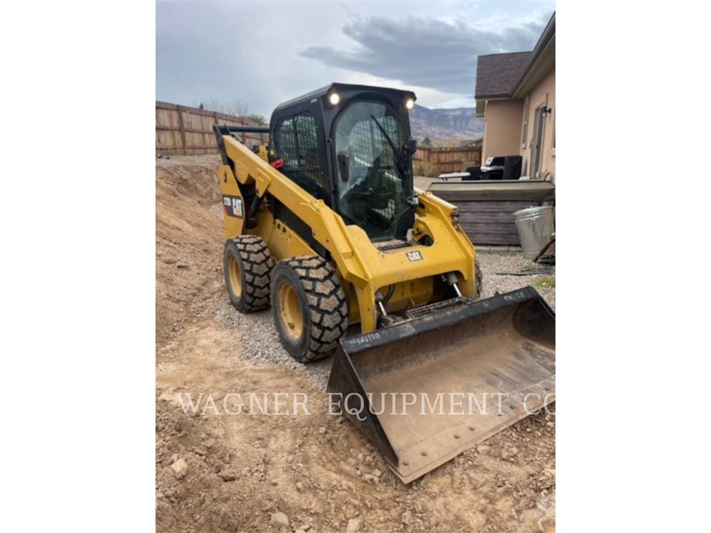 CAT 272D2 Skid steer loaders