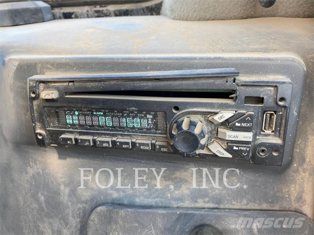 CAT 289D Crawler loaders