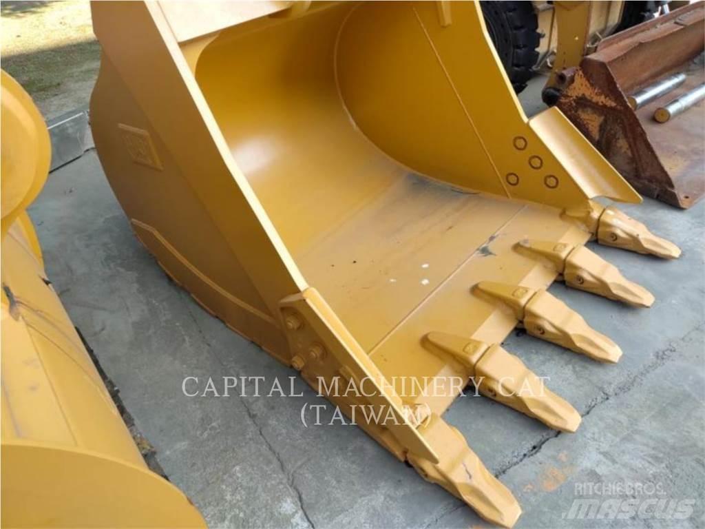 CAT 323 Buckets