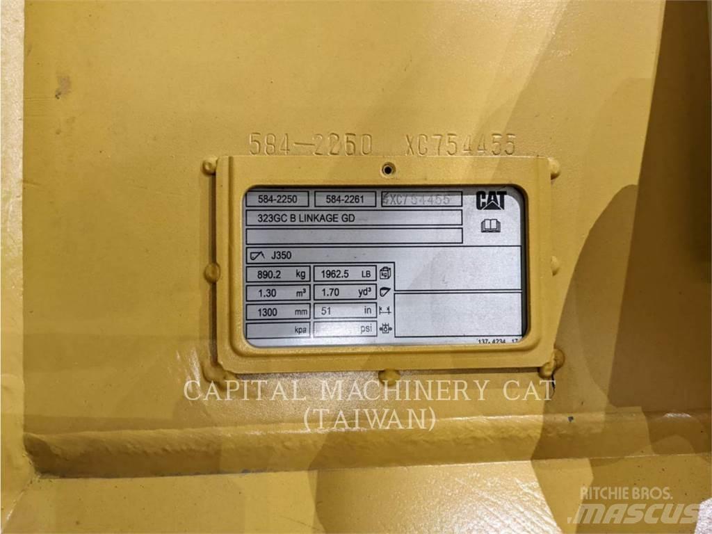 CAT 323GC Buckets