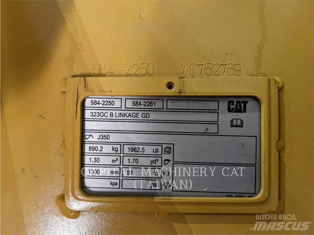 CAT 323GC Buckets