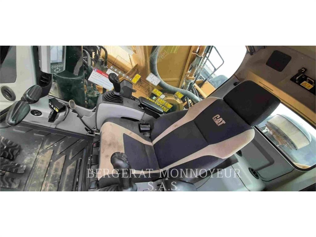 CAT 352F Crawler excavators
