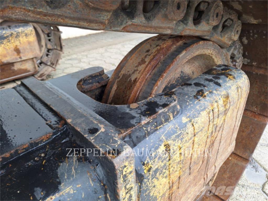 CAT 352FL Crawler excavators