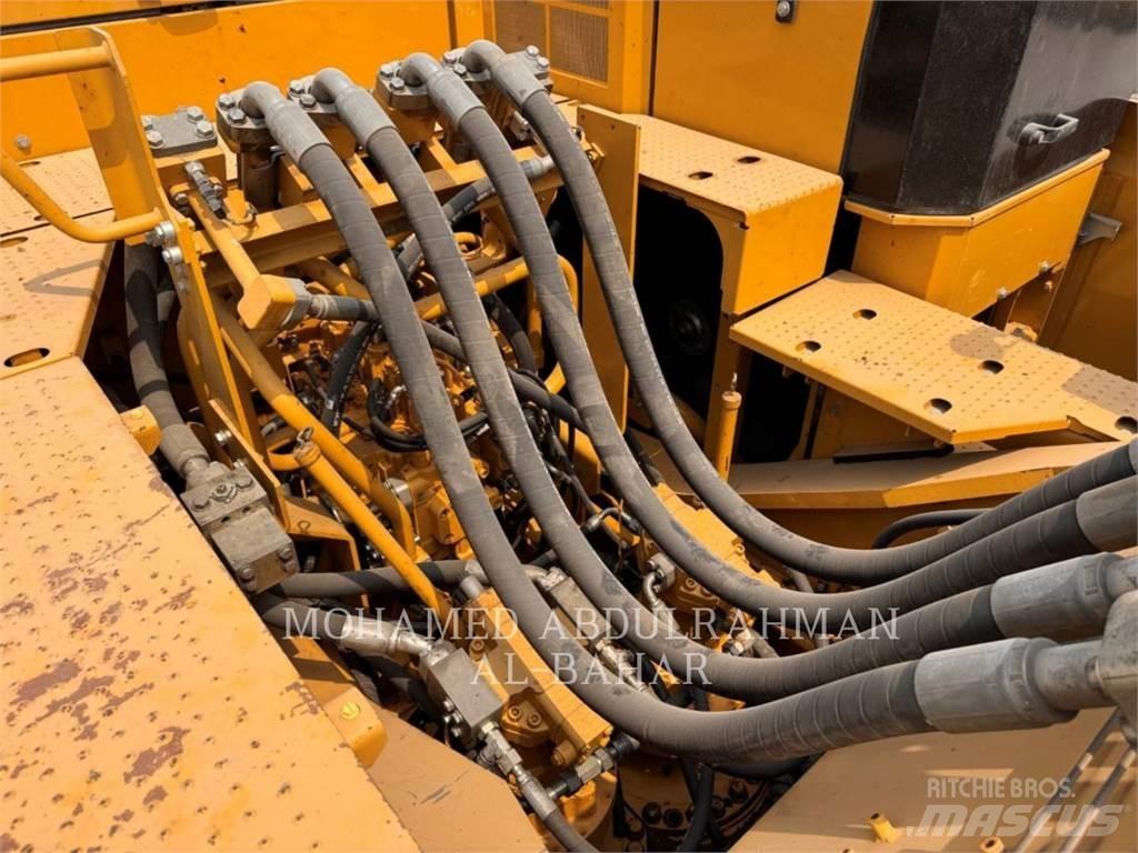 CAT 374 Crawler excavators