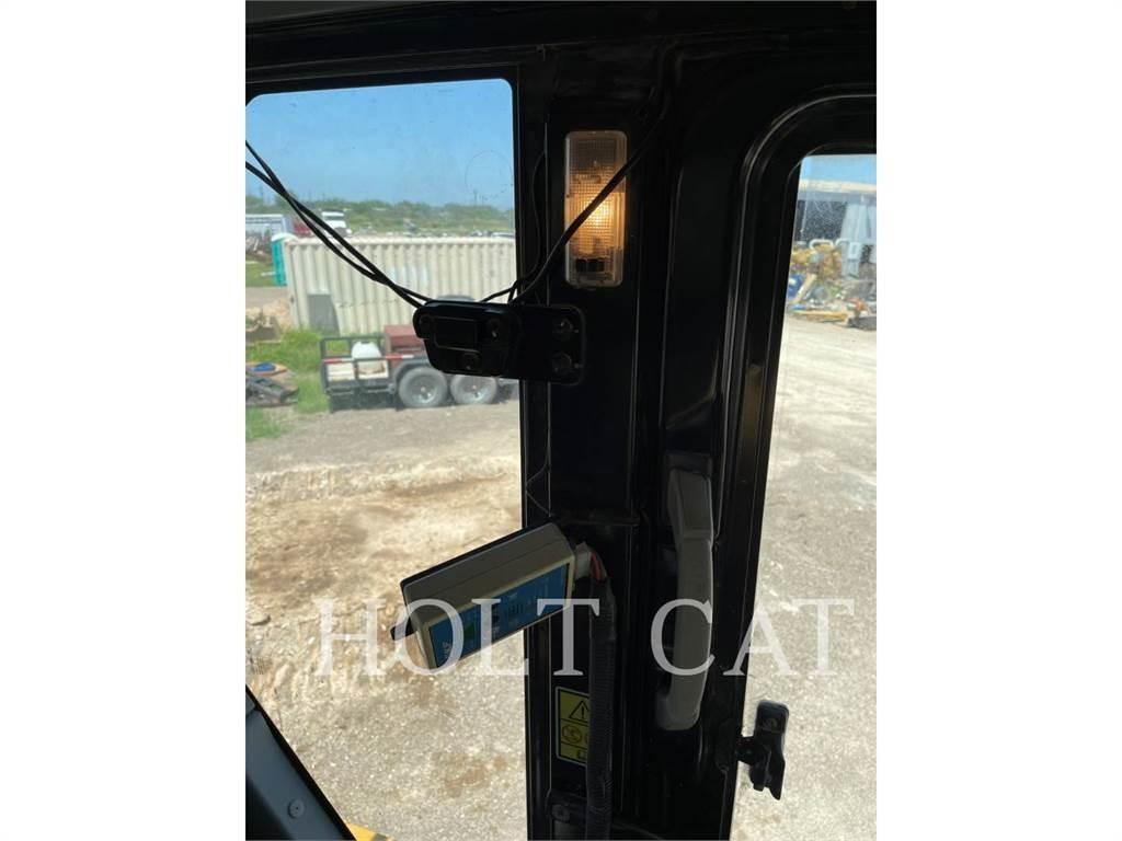 CAT 374FL Crawler excavators