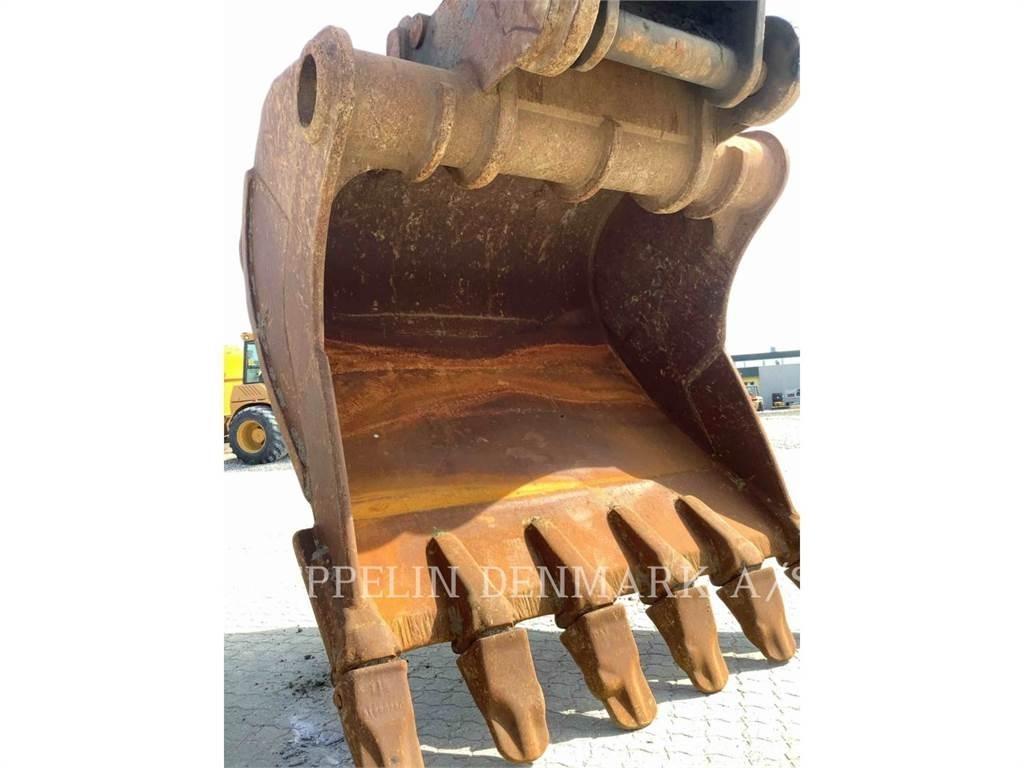 CAT 374FL Crawler excavators