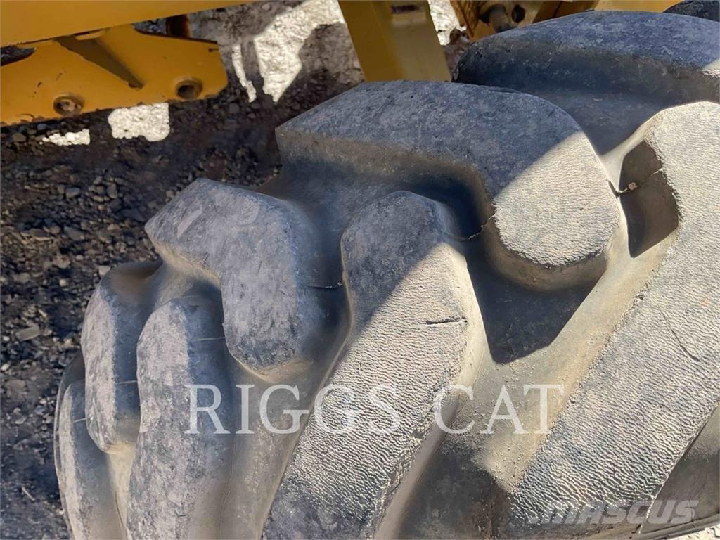 CAT 42007 Backhoe