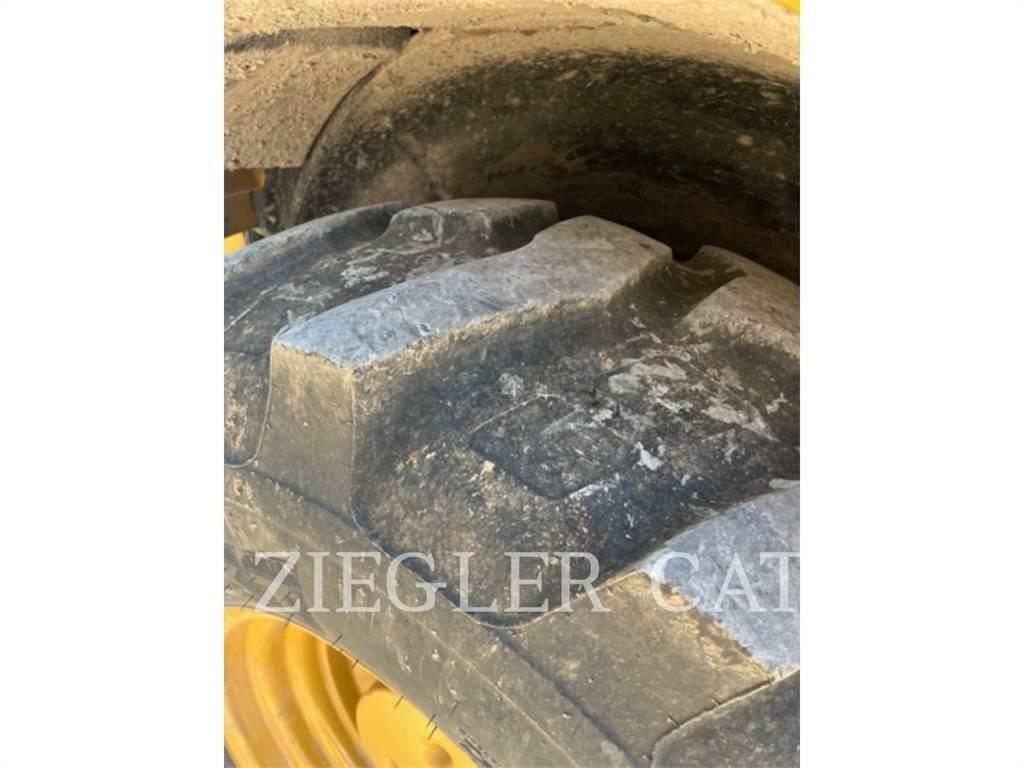 CAT 420F2IT Backhoe