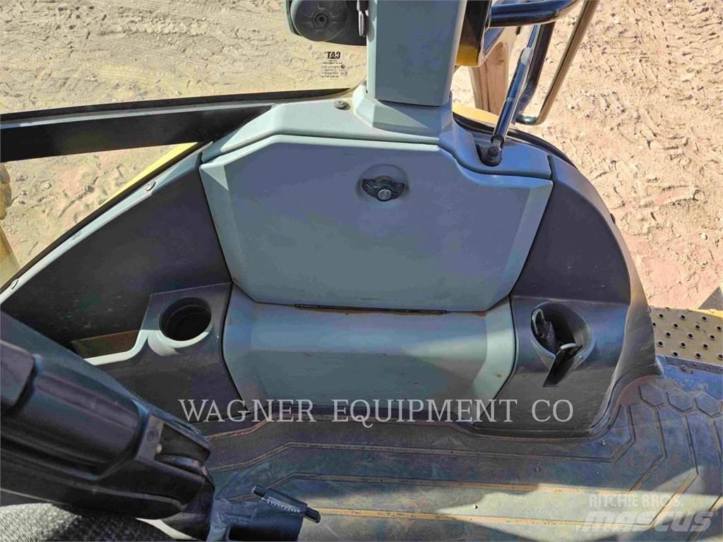 CAT 420F2ST Backhoe