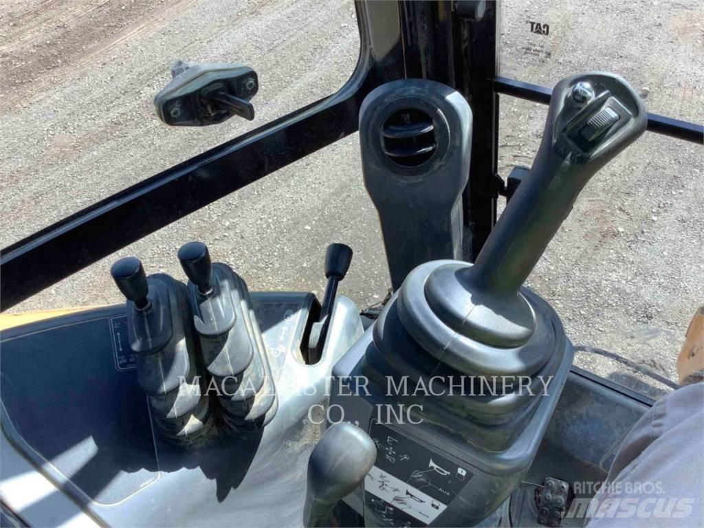 CAT 420F2ST Backhoe