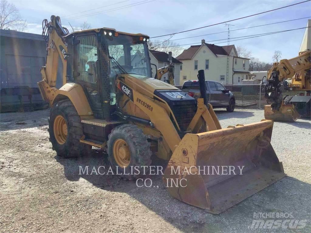 CAT 420F2ST Backhoe