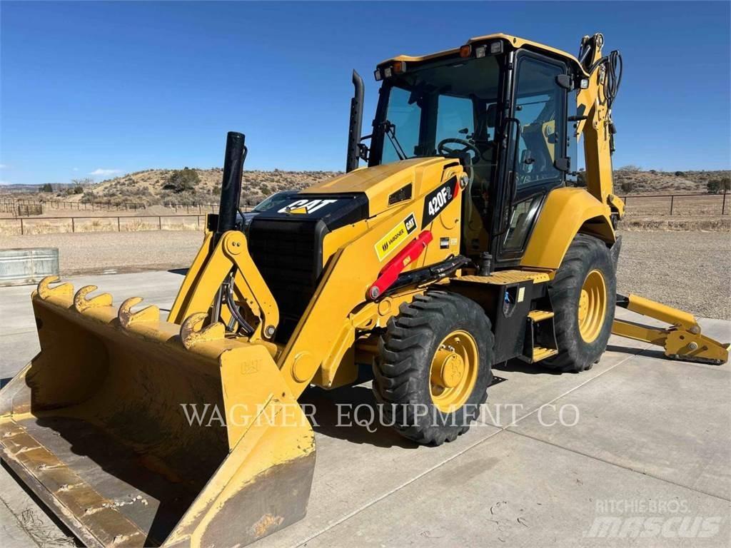 CAT 420F2ST Backhoe