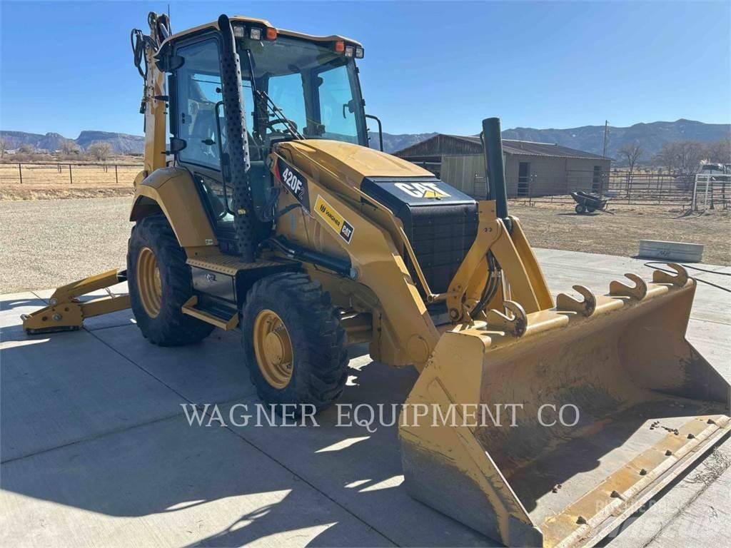 CAT 420F2ST Backhoe