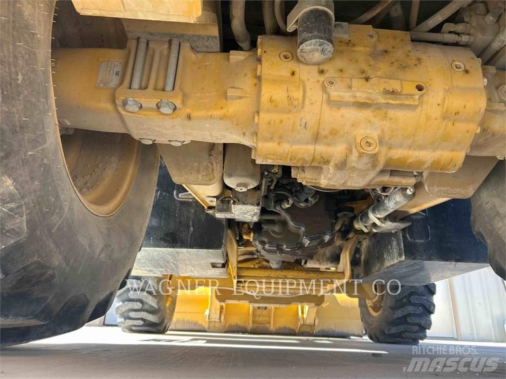 CAT 420F2ST Backhoe