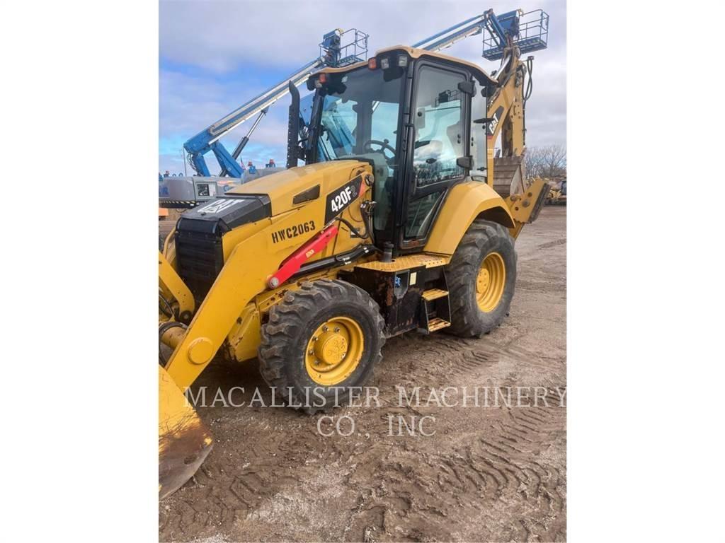CAT 420F2ST Backhoe