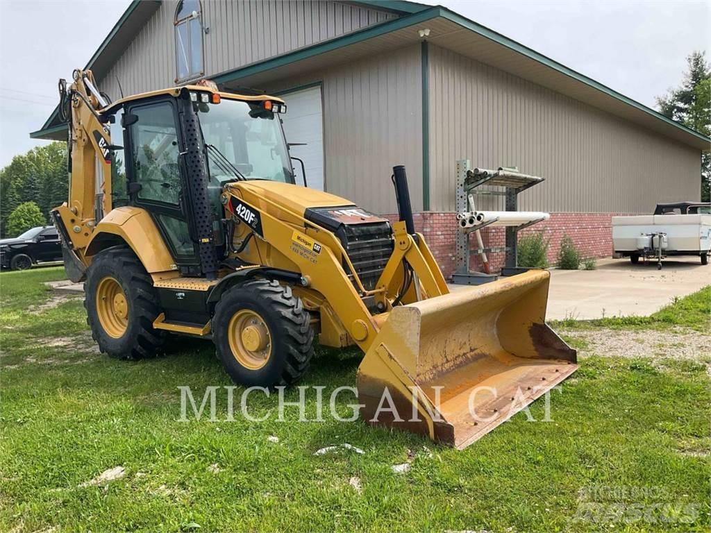 CAT 420F2ST Backhoe