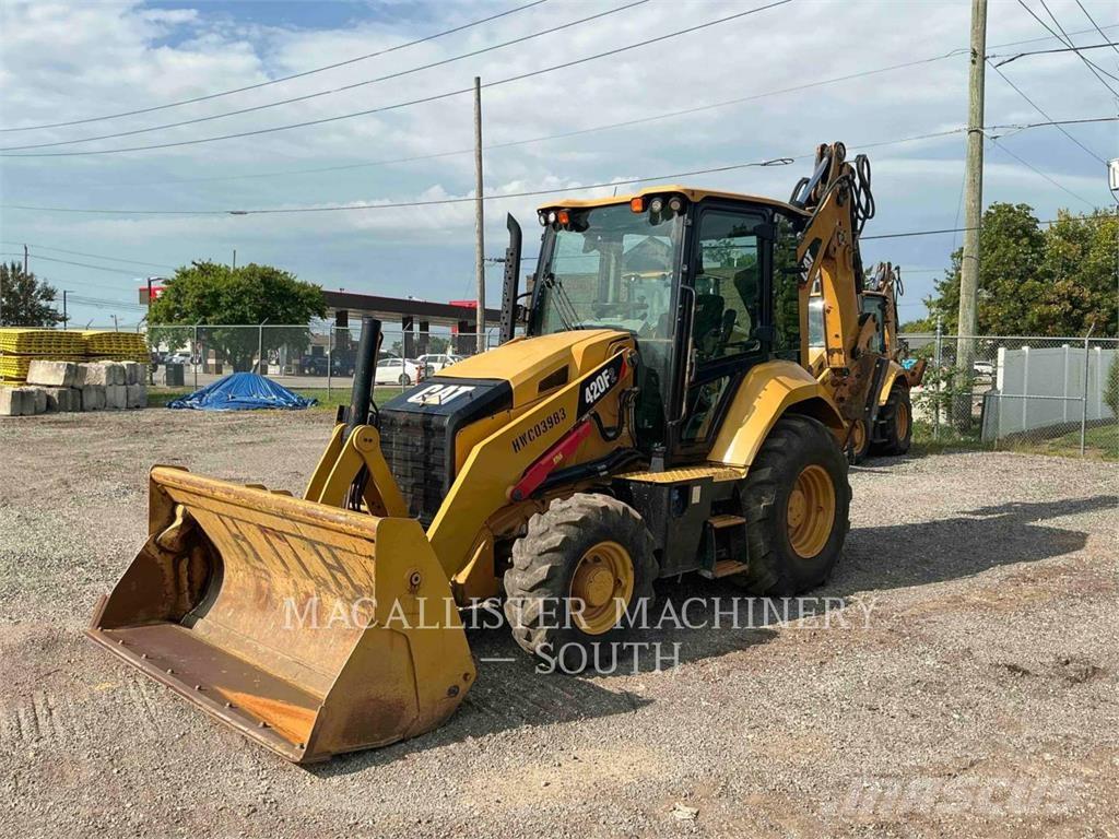 CAT 420F2ST Backhoe