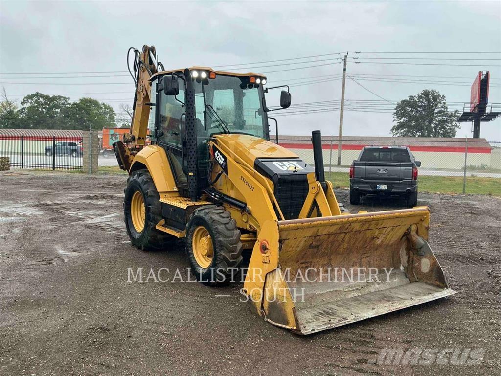 CAT 420F2ST Backhoe