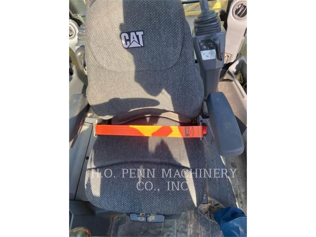 CAT 430F2ST Backhoe