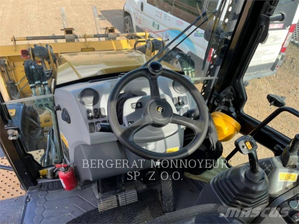 CAT 432F2 Backhoe