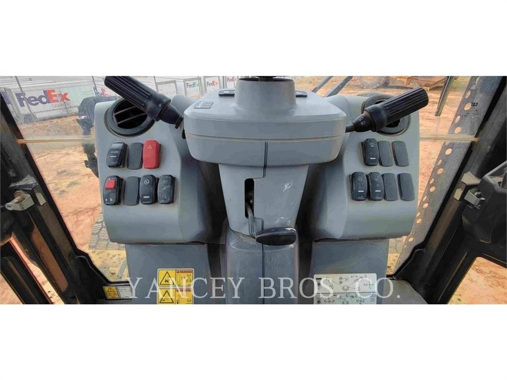 CAT 440 Backhoe