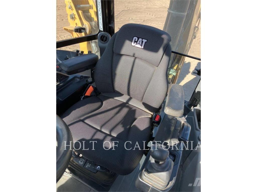 CAT 440 Backhoe