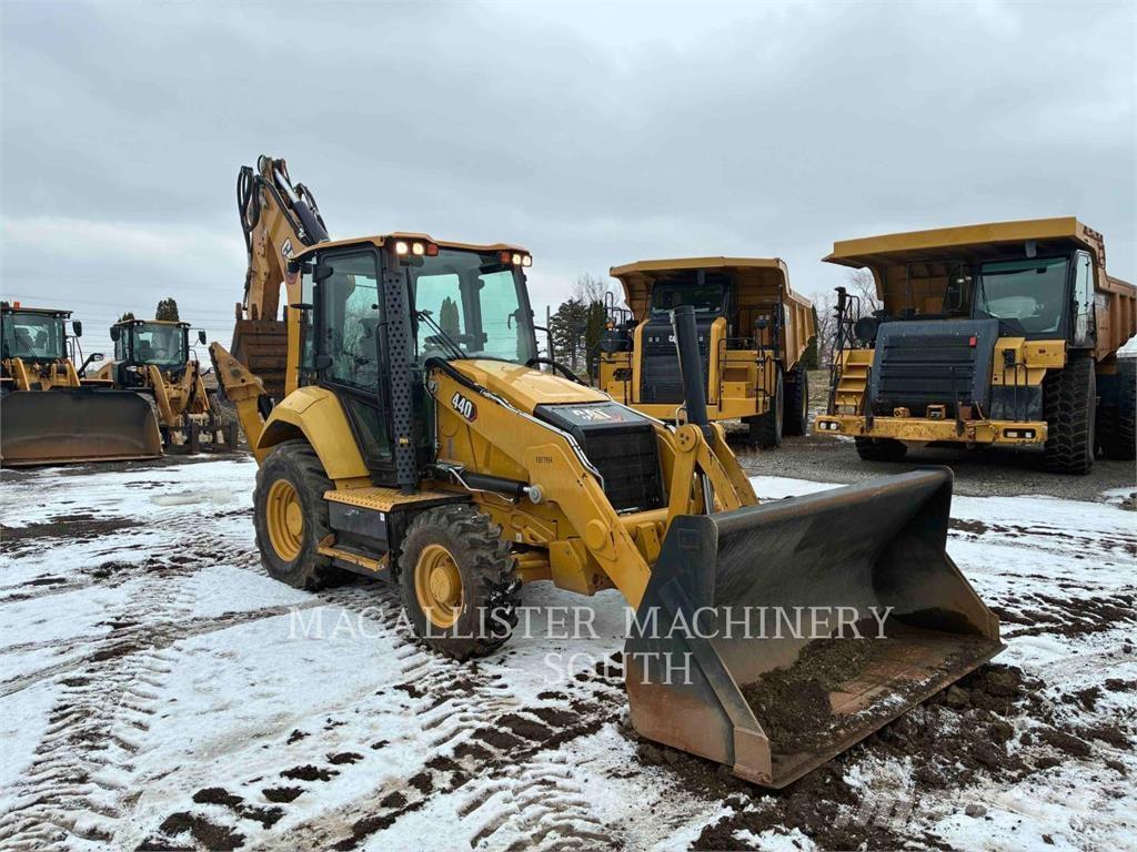 CAT 440 Backhoe