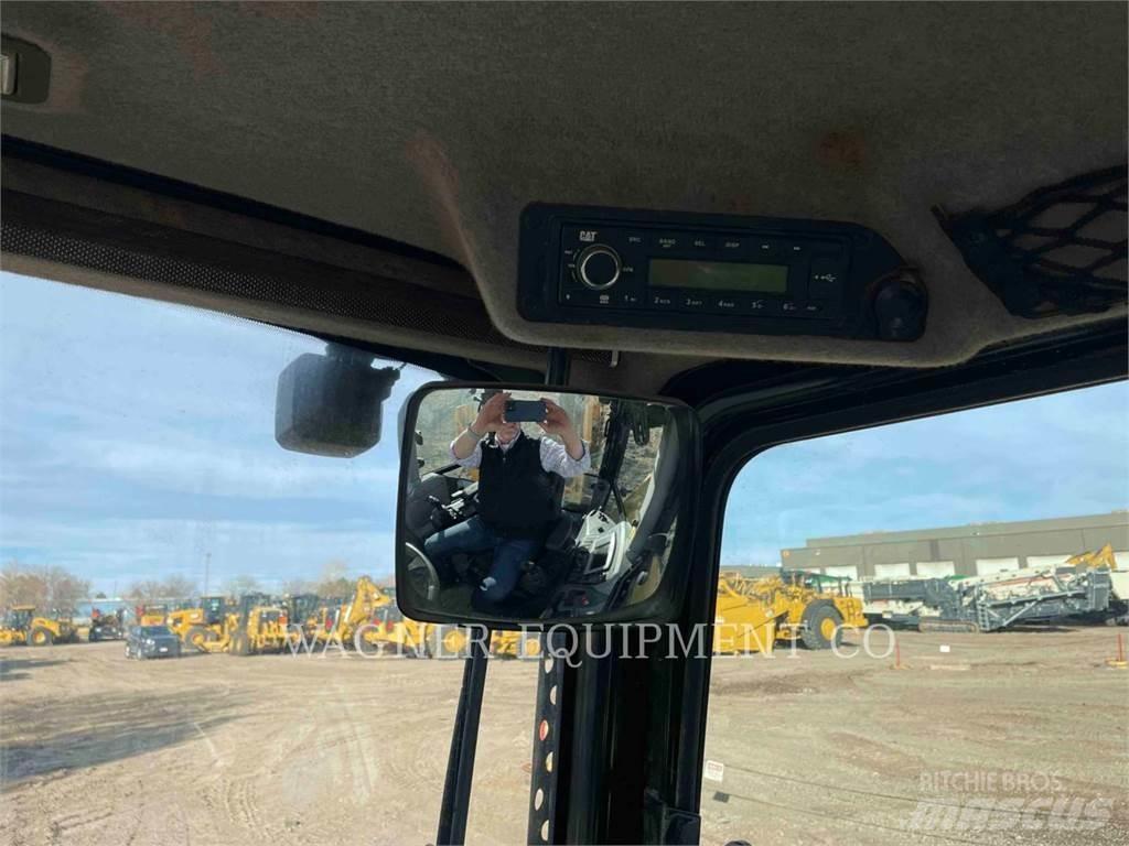 CAT 440 Backhoe