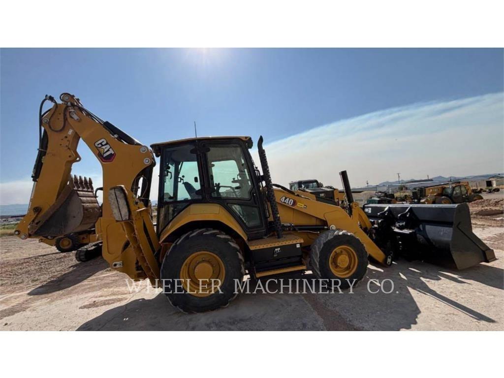 CAT 440 IT Backhoe