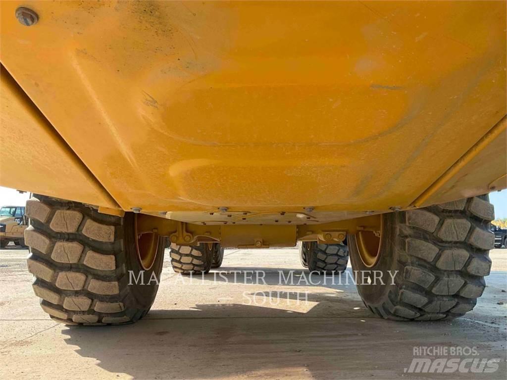 CAT 725 Articulated Haulers