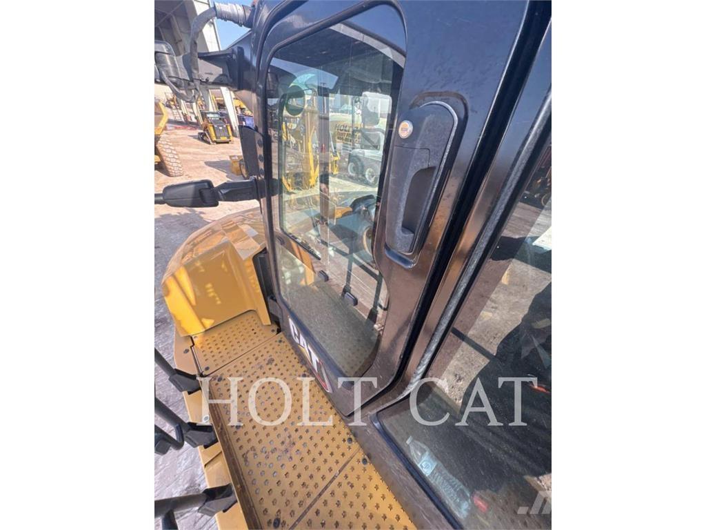 CAT 725 Articulated Haulers