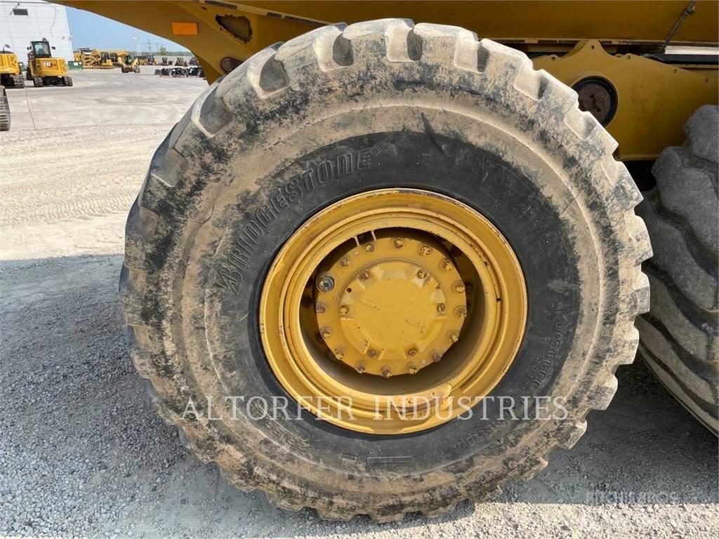CAT 725C2 Articulated Haulers