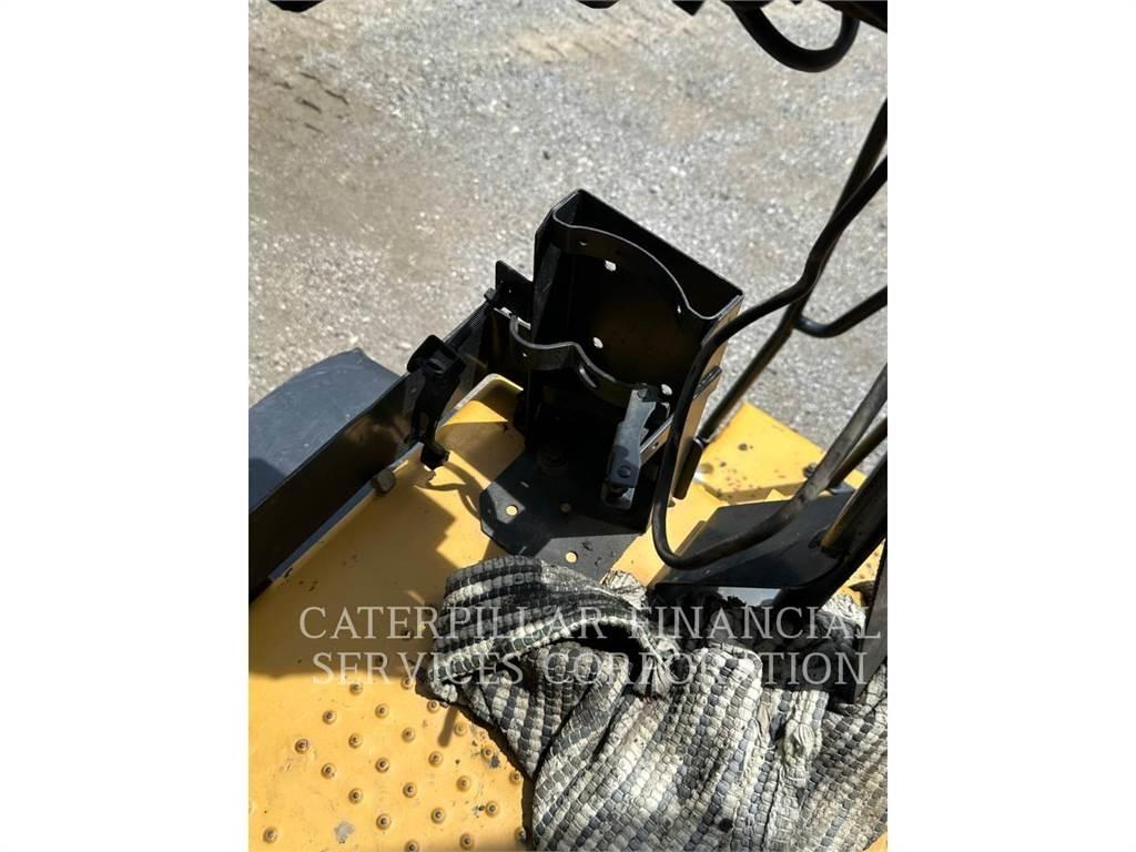 CAT 772G Articulated Haulers
