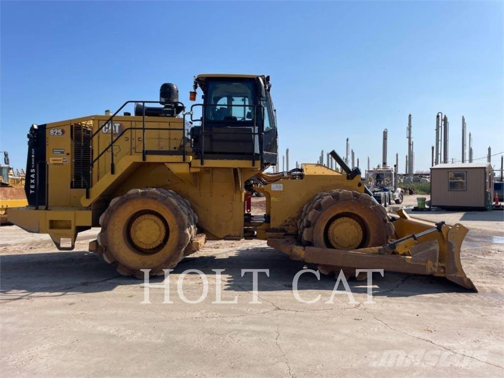 CAT 825 Soil compactors