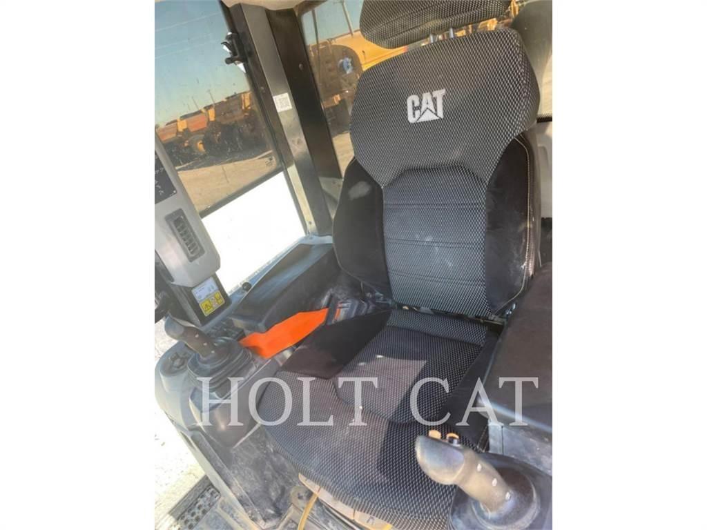 CAT 963 Crawler loaders