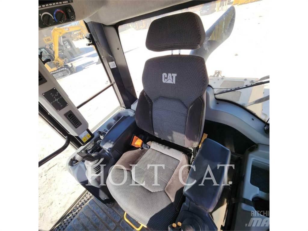 CAT 963 Crawler loaders