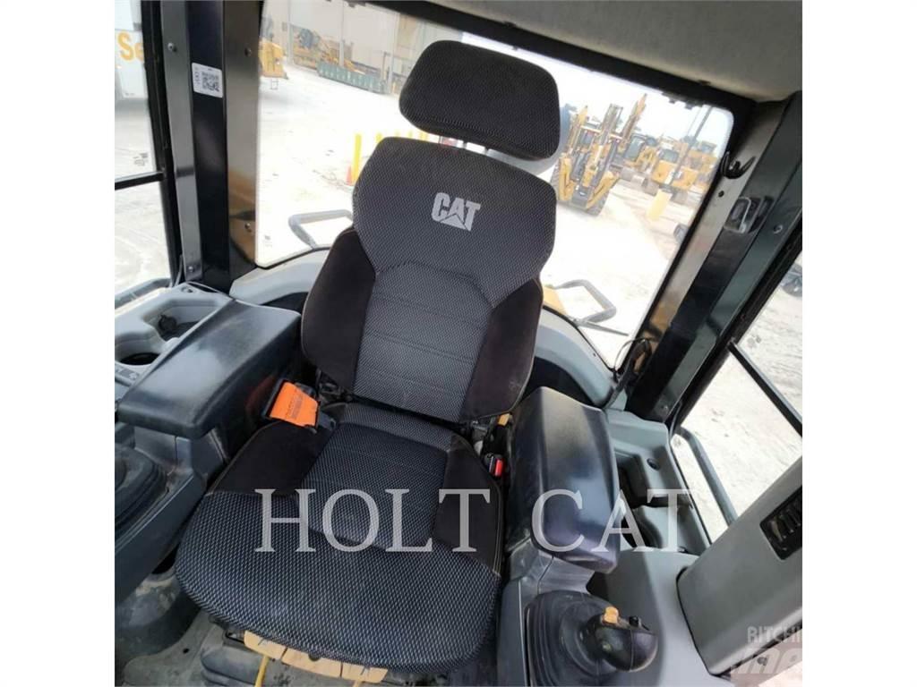 CAT 963 Crawler loaders
