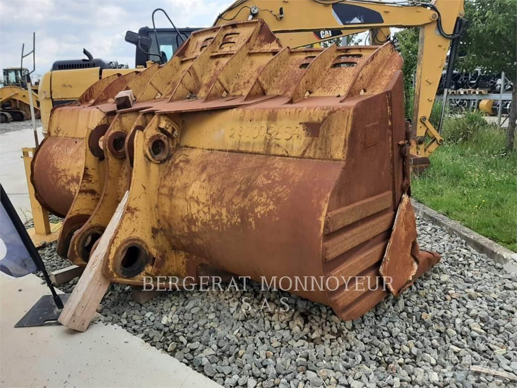 CAT 988 Buckets