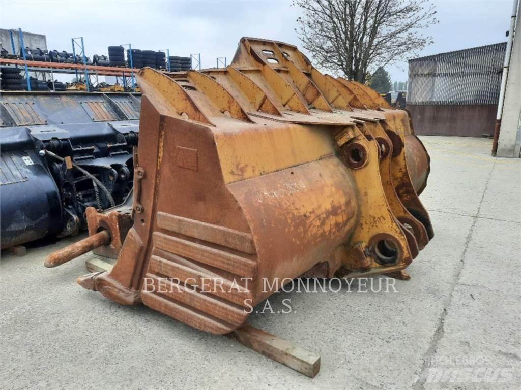 CAT 988 Buckets