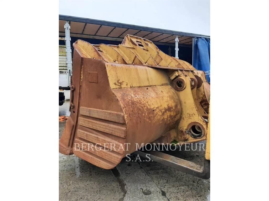 CAT 988 Buckets