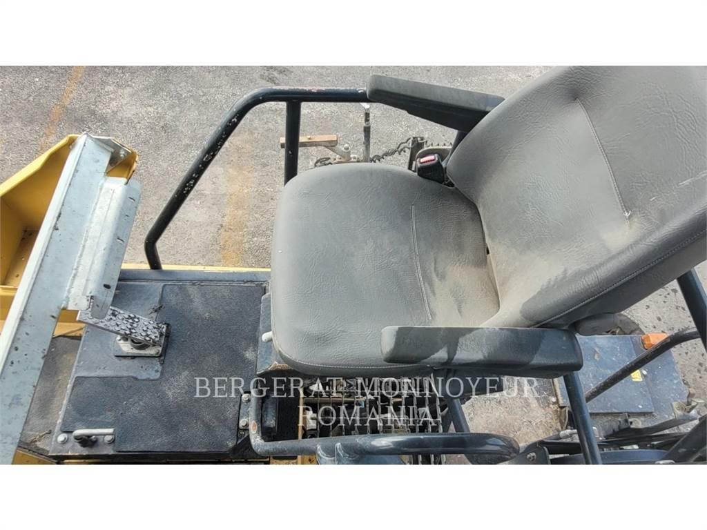 CAT AP-655D Asphalt pavers