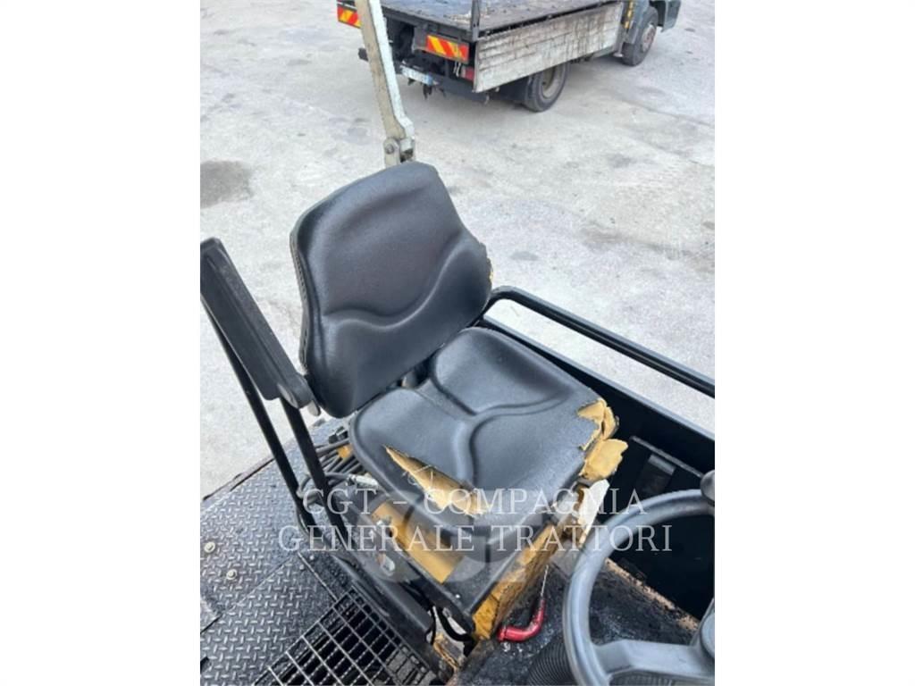 CAT AP300 Asphalt pavers