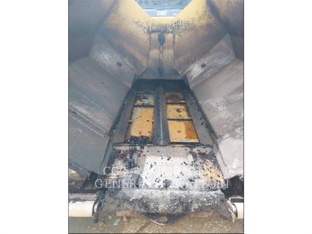 CAT AP600F Asphalt pavers