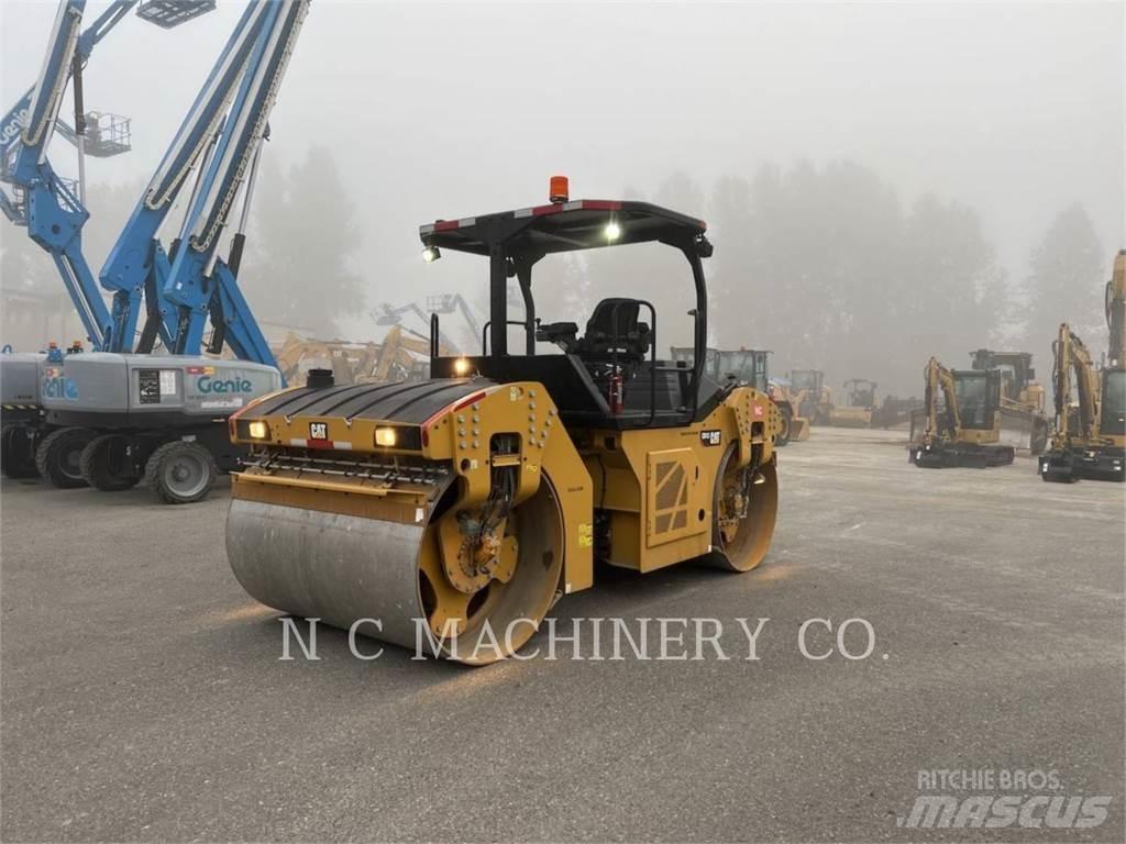 CAT CB13 Asphalt pavers