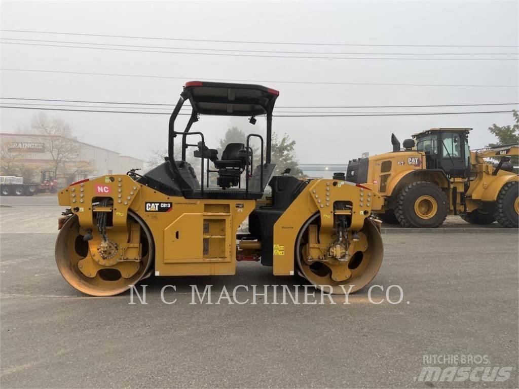 CAT CB13 Asphalt pavers