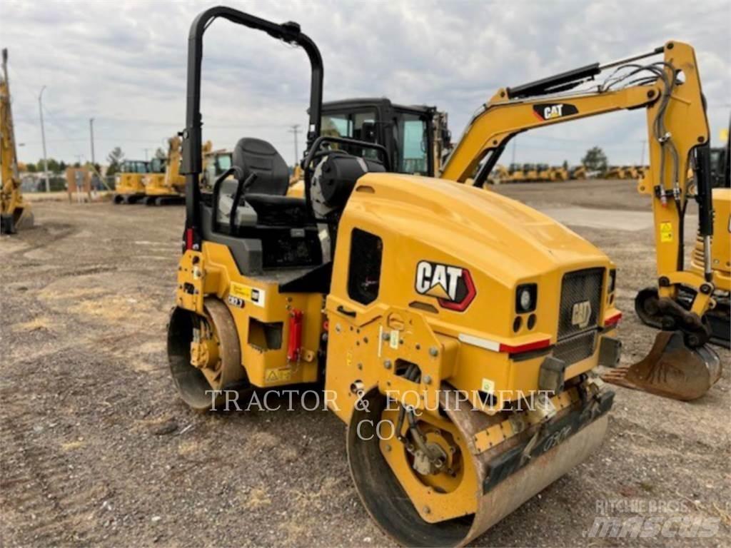 CAT CB2.7 Asphalt pavers