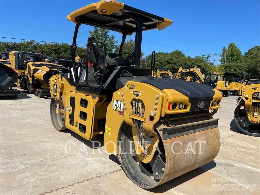 CAT CB7 Asphalt pavers